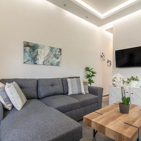 Misty Grey Apartment Near City Centre Heraklion  Bagian luar foto