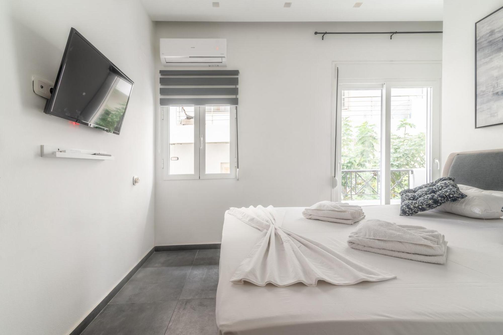 Misty Grey Apartment Near City Centre Heraklion  Bagian luar foto
