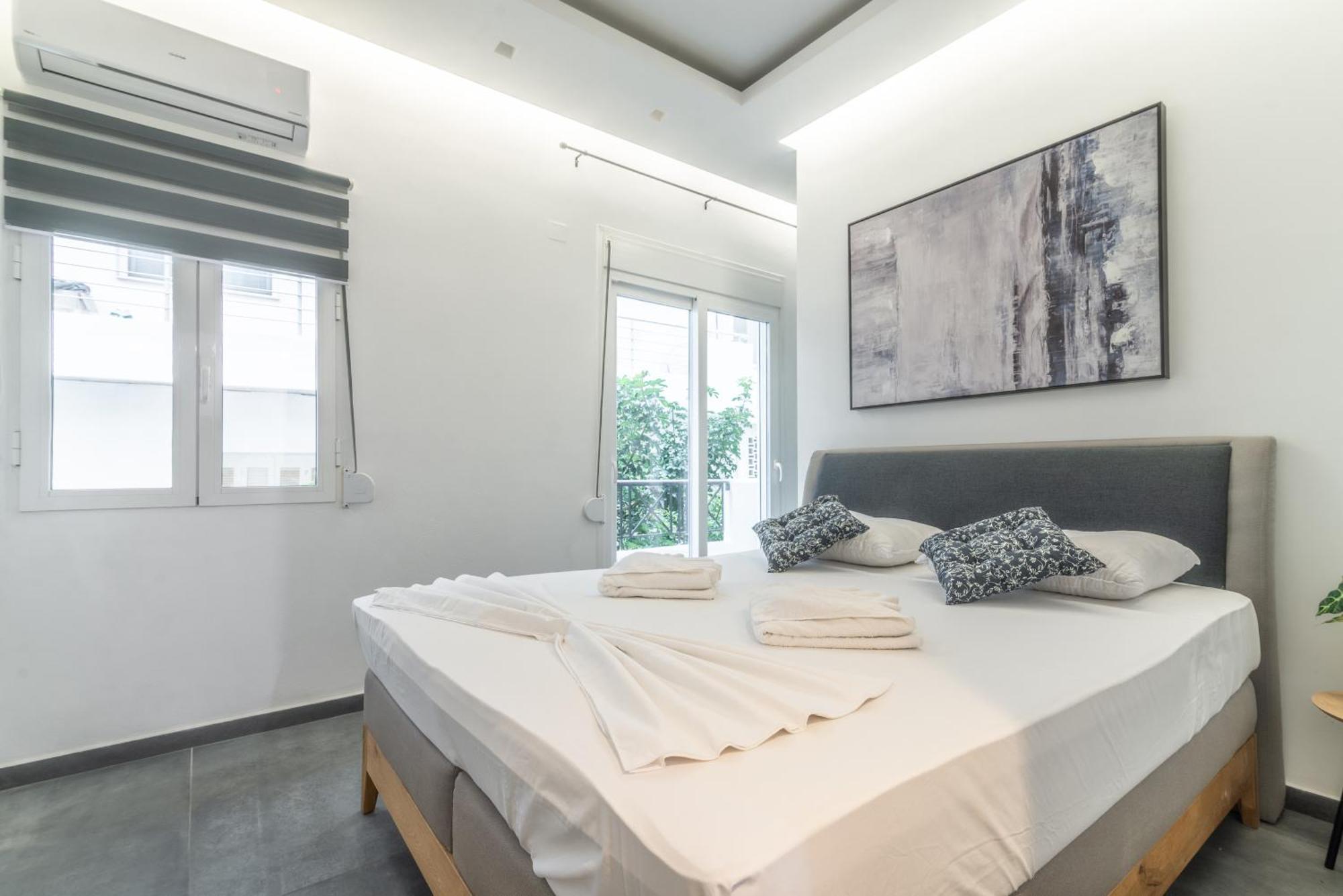 Misty Grey Apartment Near City Centre Heraklion  Bagian luar foto