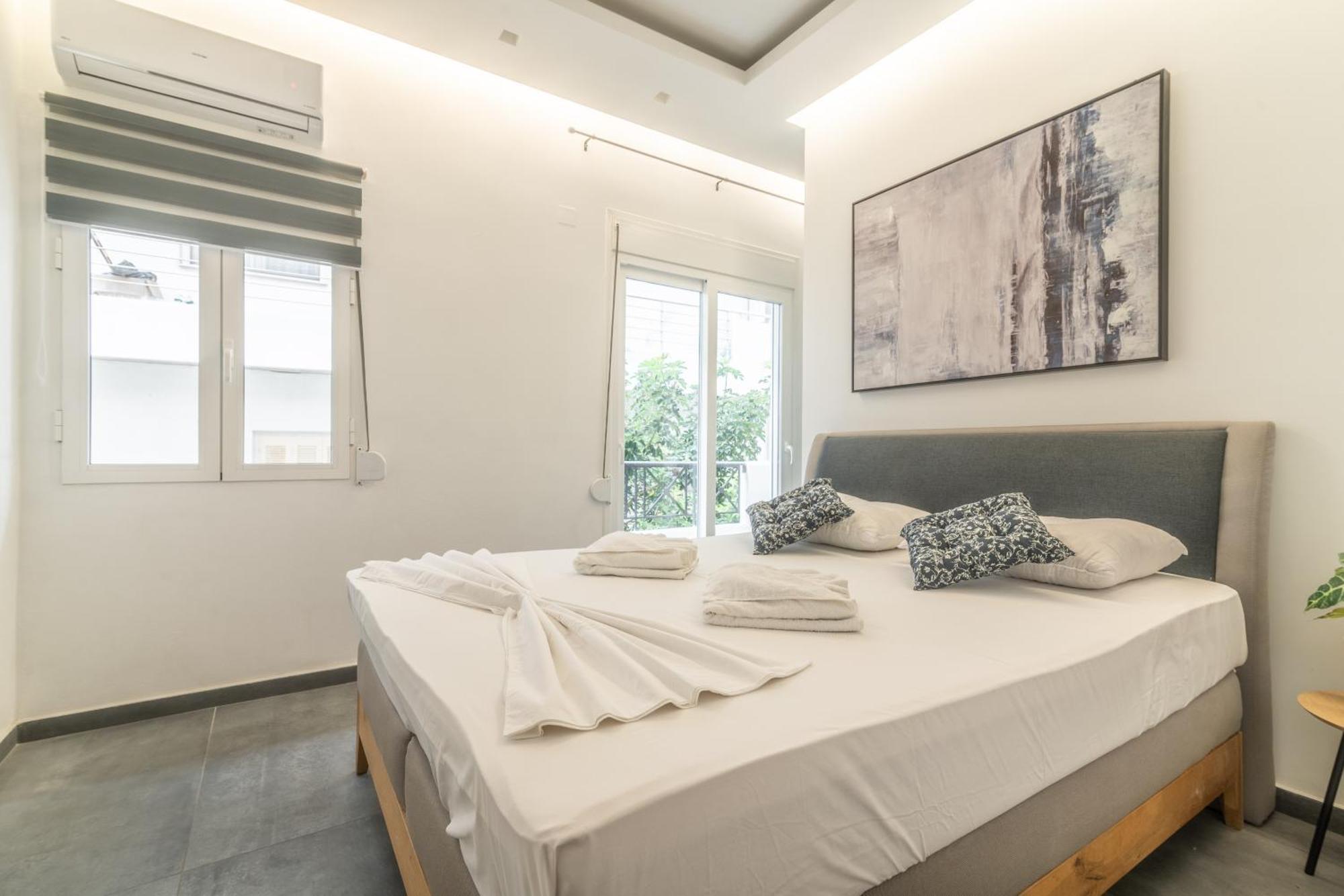 Misty Grey Apartment Near City Centre Heraklion  Bagian luar foto