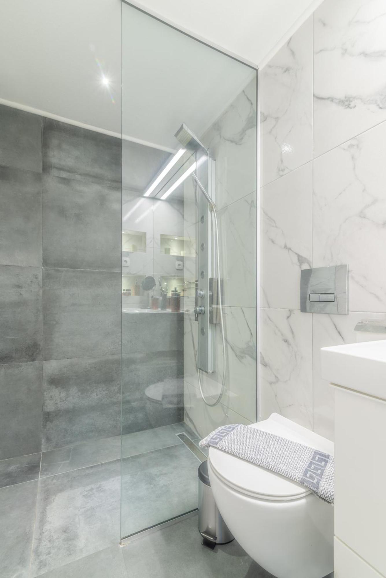 Misty Grey Apartment Near City Centre Heraklion  Bagian luar foto