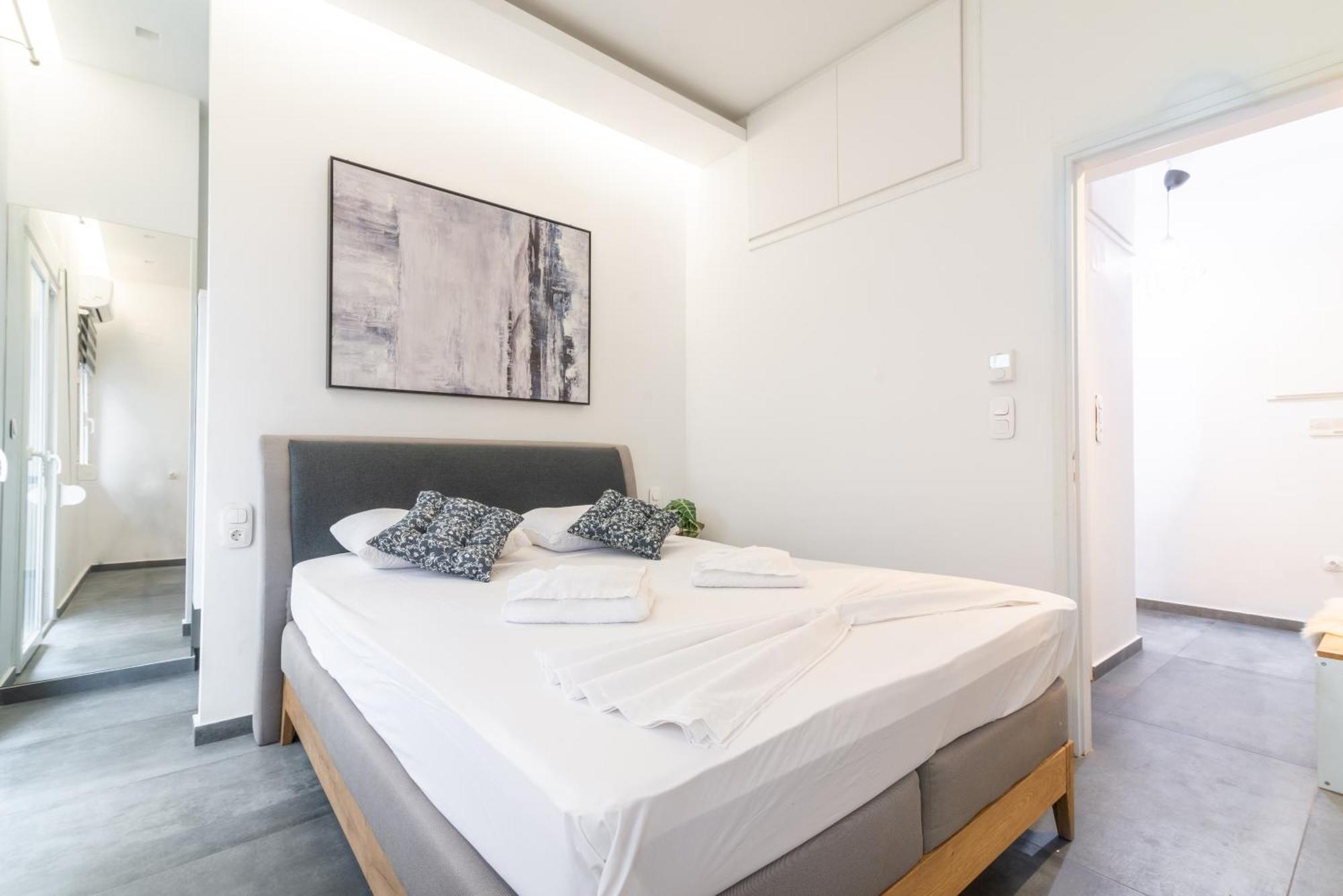 Misty Grey Apartment Near City Centre Heraklion  Bagian luar foto