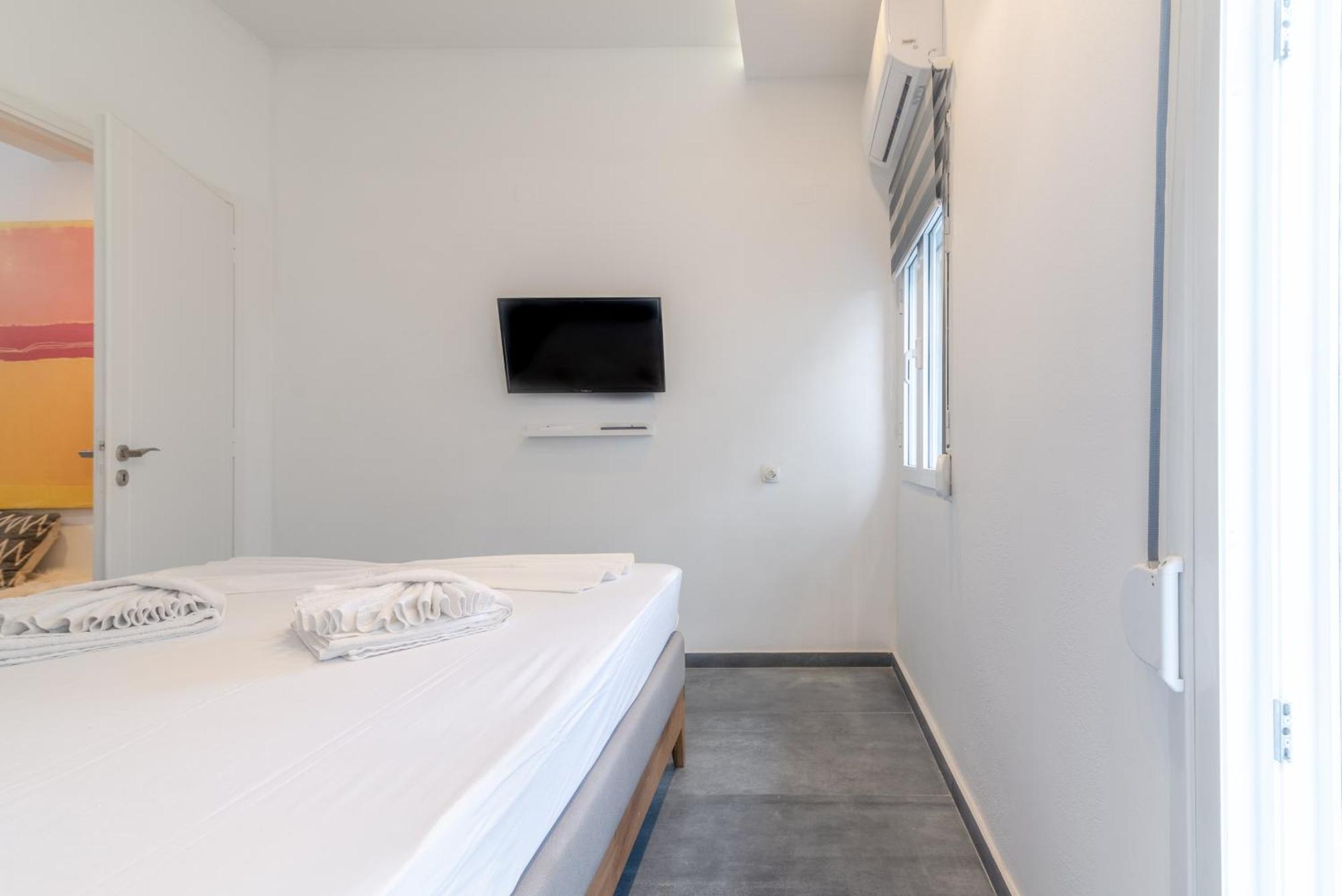 Misty Grey Apartment Near City Centre Heraklion  Bagian luar foto